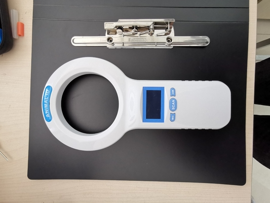 Escaner de temperatura con microchip RFID versátil y duradero para integración y transferencia de datos sin fisuras