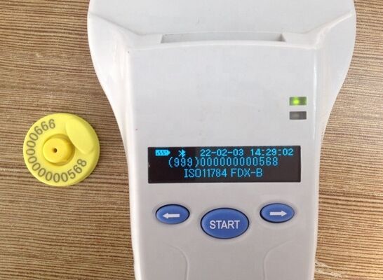 Lector de mano RFID duradero con pantalla OLED de 128x32 USB para solución de plástico de largo alcance para uso en mascotas, granjas y ranchos